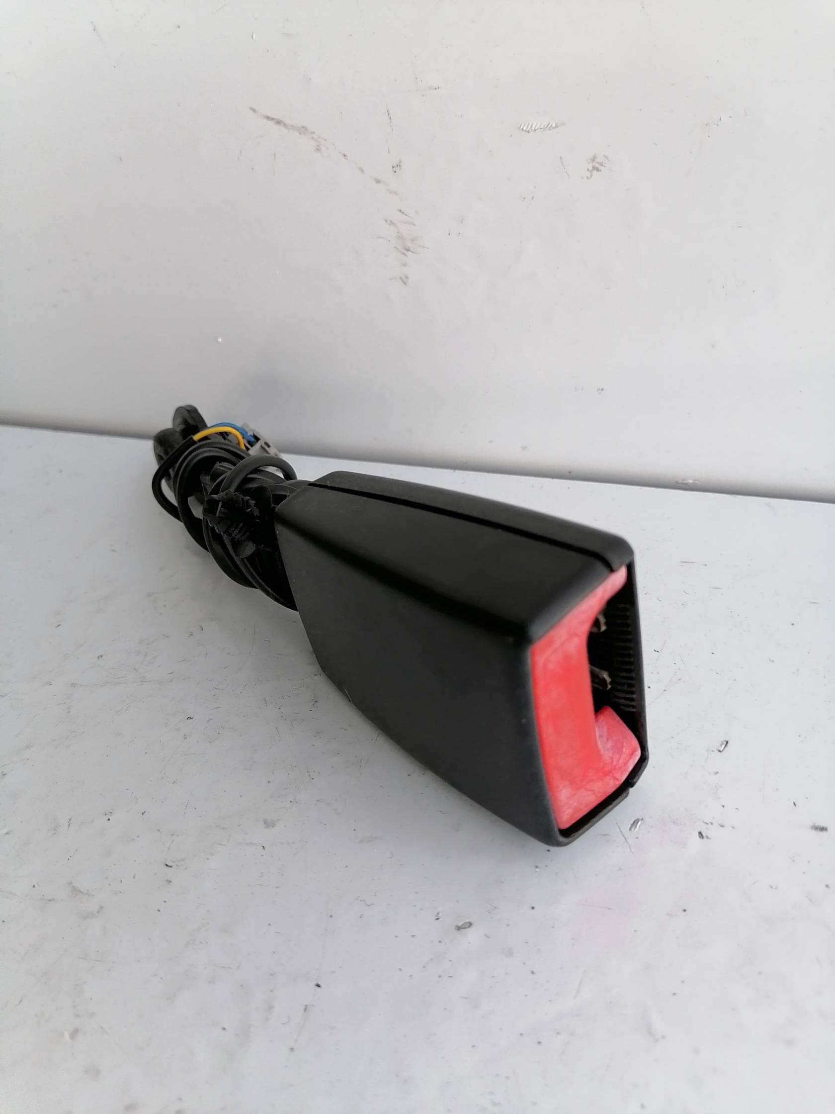 Aggancio cintura di sicurezza anteriore dx.